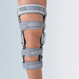 Ginocchiera per varo-valgo ad aggiustamento calibrato bicompartimentale - P M.4 S OA Comfort FGP